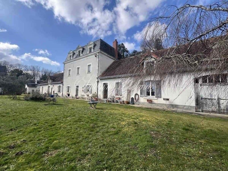 19th Century Château With 350 Sqm Living Space And 9 Bedrooms 4