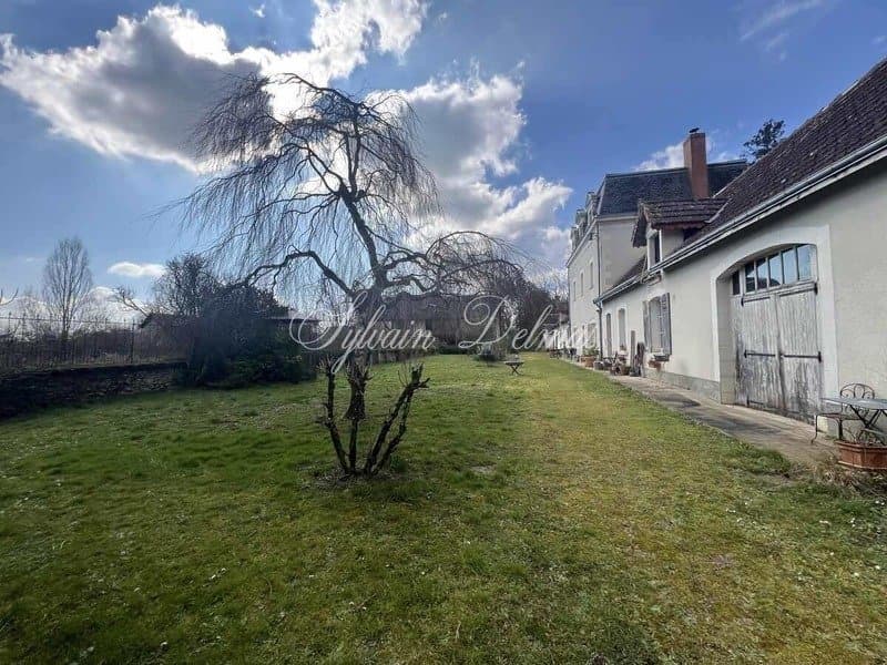 19th Century Château With 350 Sqm Living Space And 9 Bedrooms 5