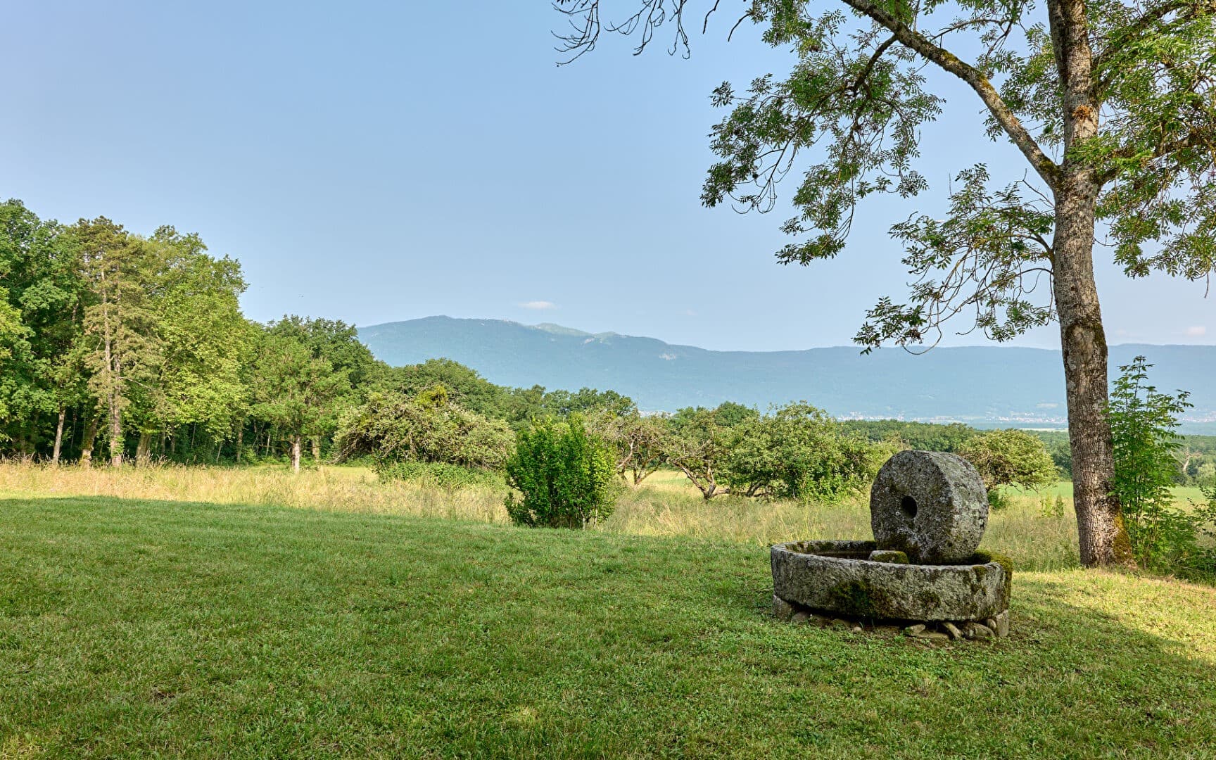 Château d'Humilly 40000 Sqm 10 Bedrooms 5