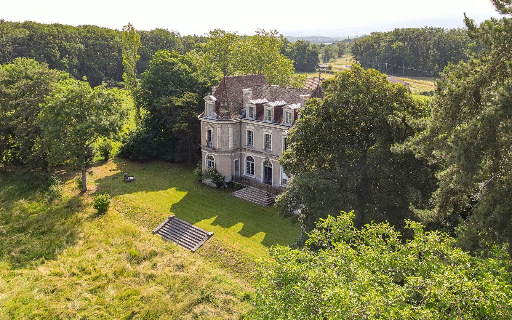 Château d'Humilly 40000 Sqm 10 Bedrooms 5
