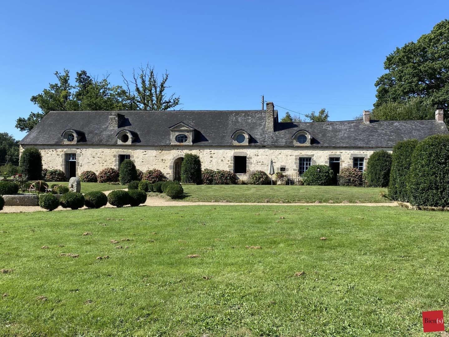 1700 Castle 475 Sqm 5 Bedrooms — in Bas-Maine, Pays de la Loire