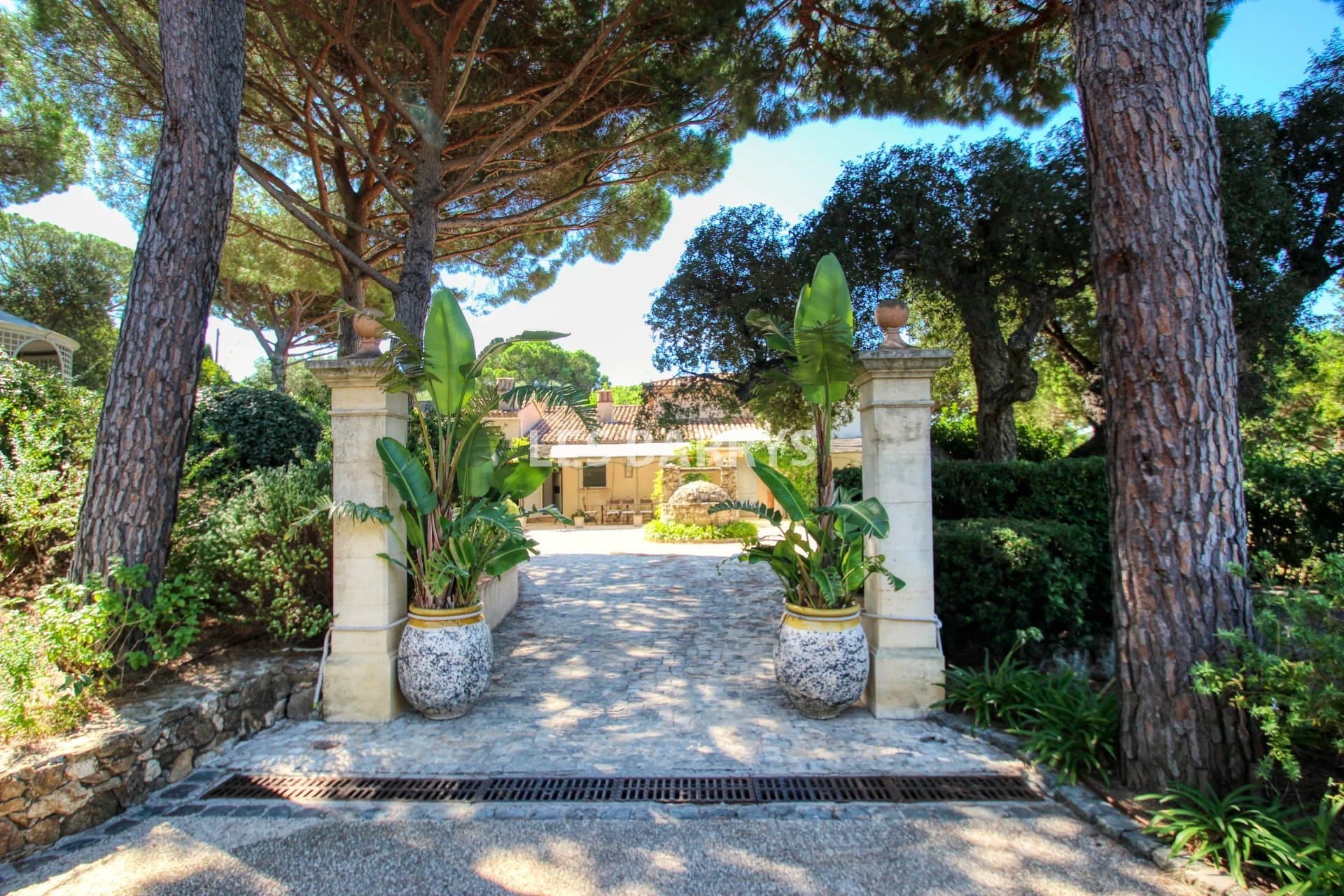 Luxurious Estate With Private Helipad And Tennis Court 5