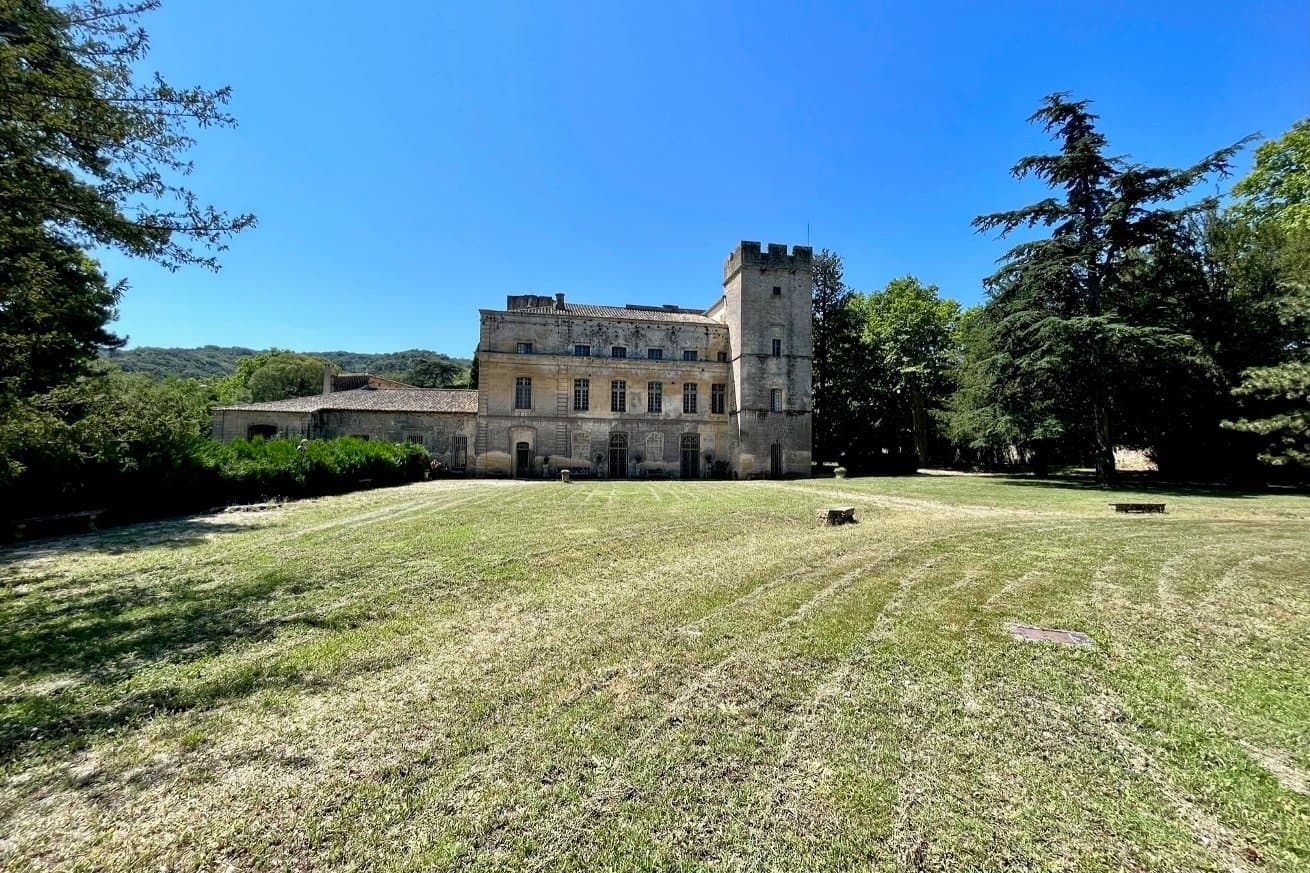 Historic Château With 400 Hectares Of Land Near Pont Du Gard 3