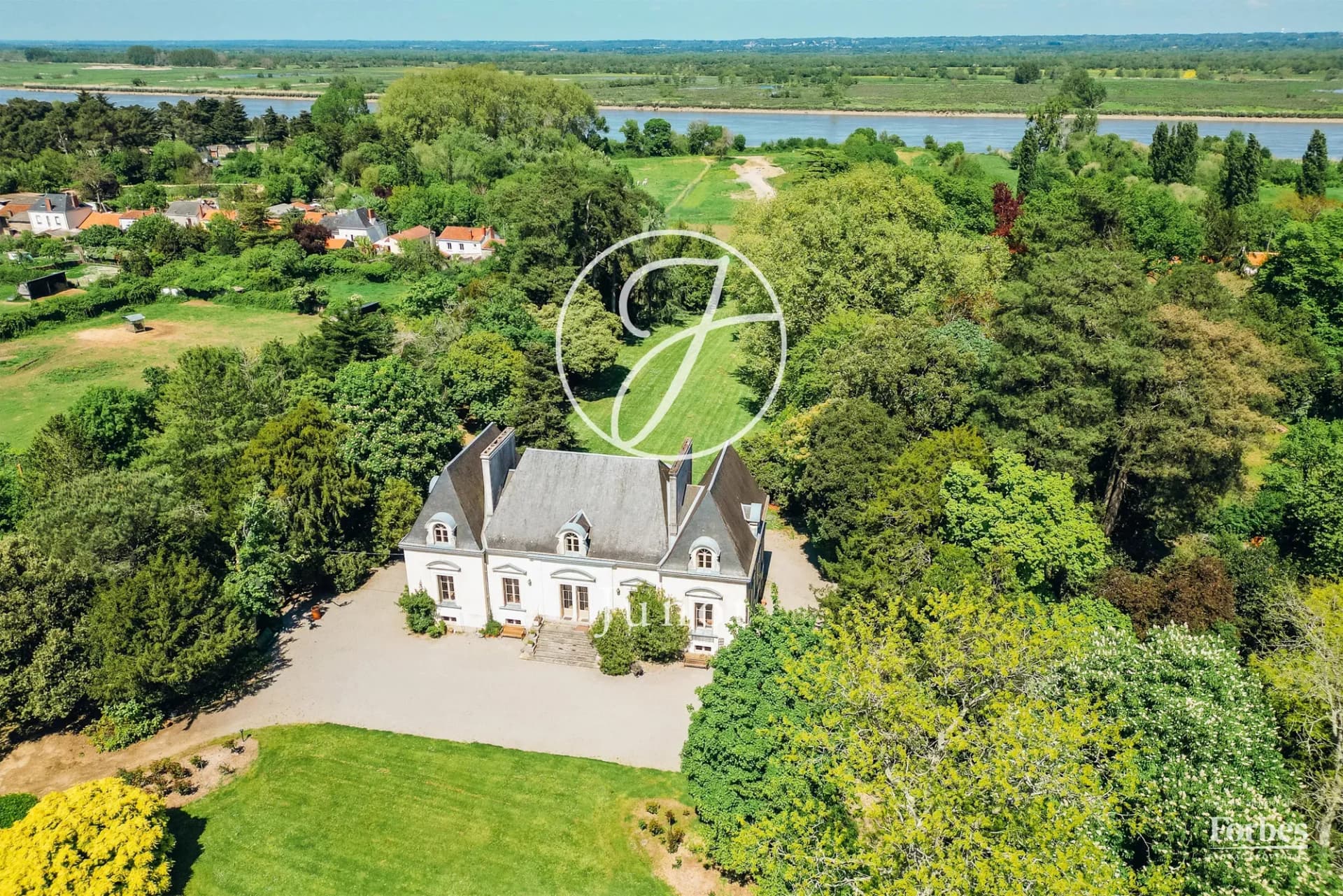 Château de la Chauffetière 403.0 Sqm 10 Bedrooms 3