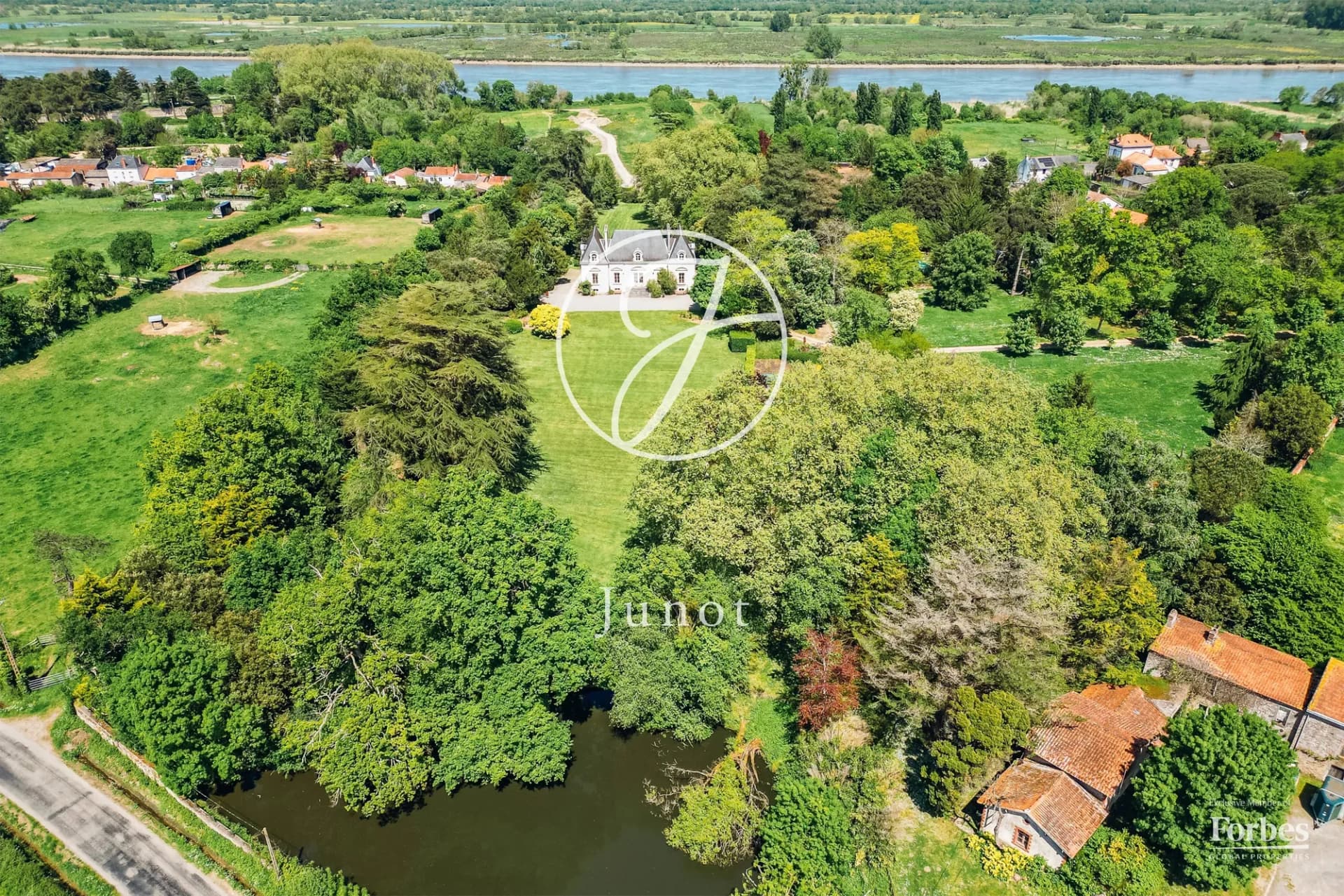 Château de la Chauffetière 403.0 Sqm 10 Bedrooms 4