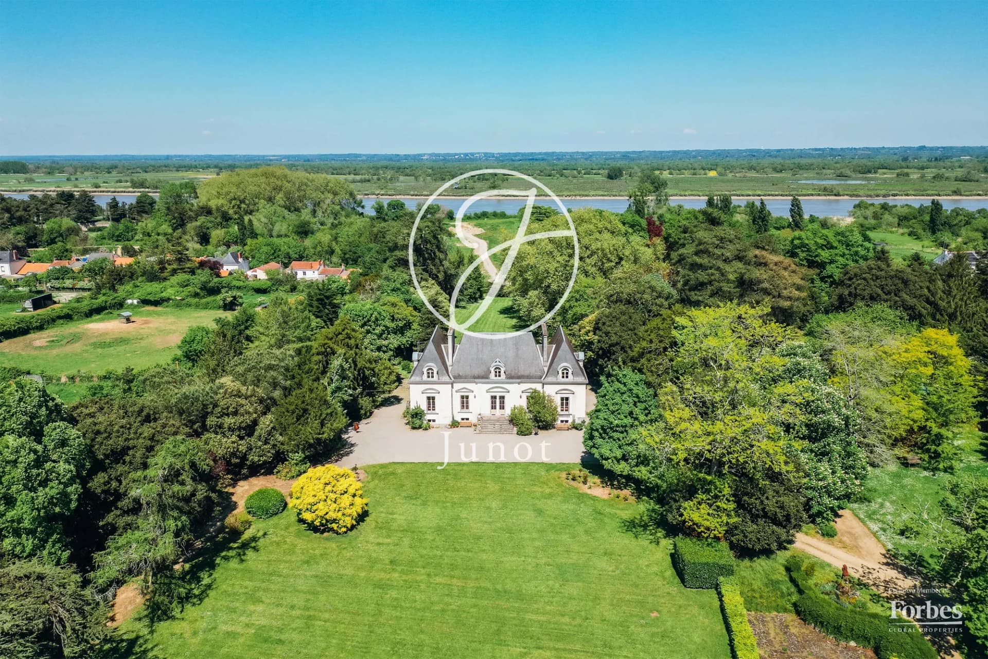 Château de la Chauffetière 403.0 Sqm 10 Bedrooms 5