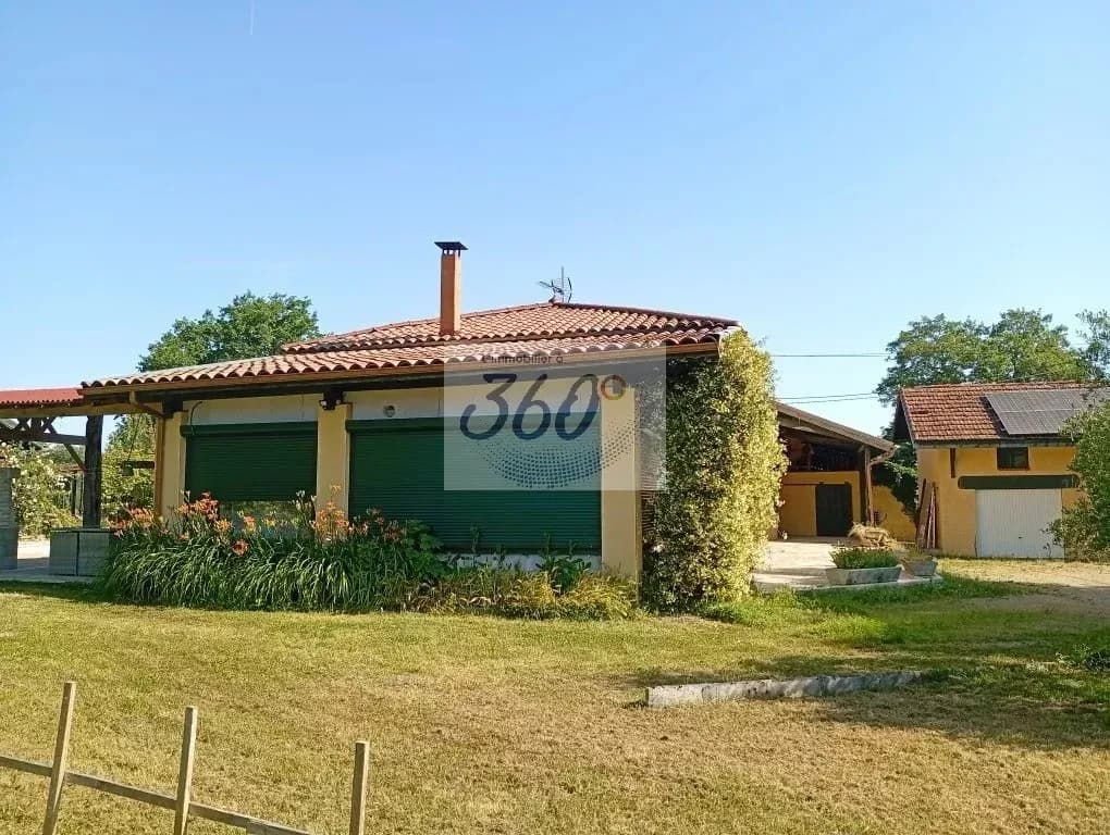 Renovated Farmhouse With Pool And Large Non-Buildable Plot