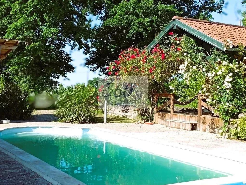 Renovated Farmhouse With Pool And Large Non-Buildable Plot 3