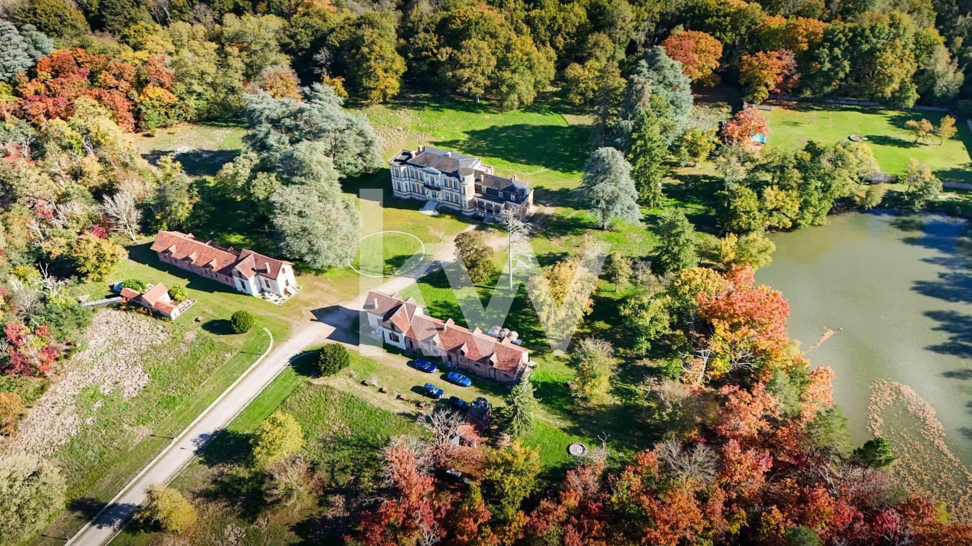 Spacious Castle With 20 Bedrooms And 10 Bathrooms 5