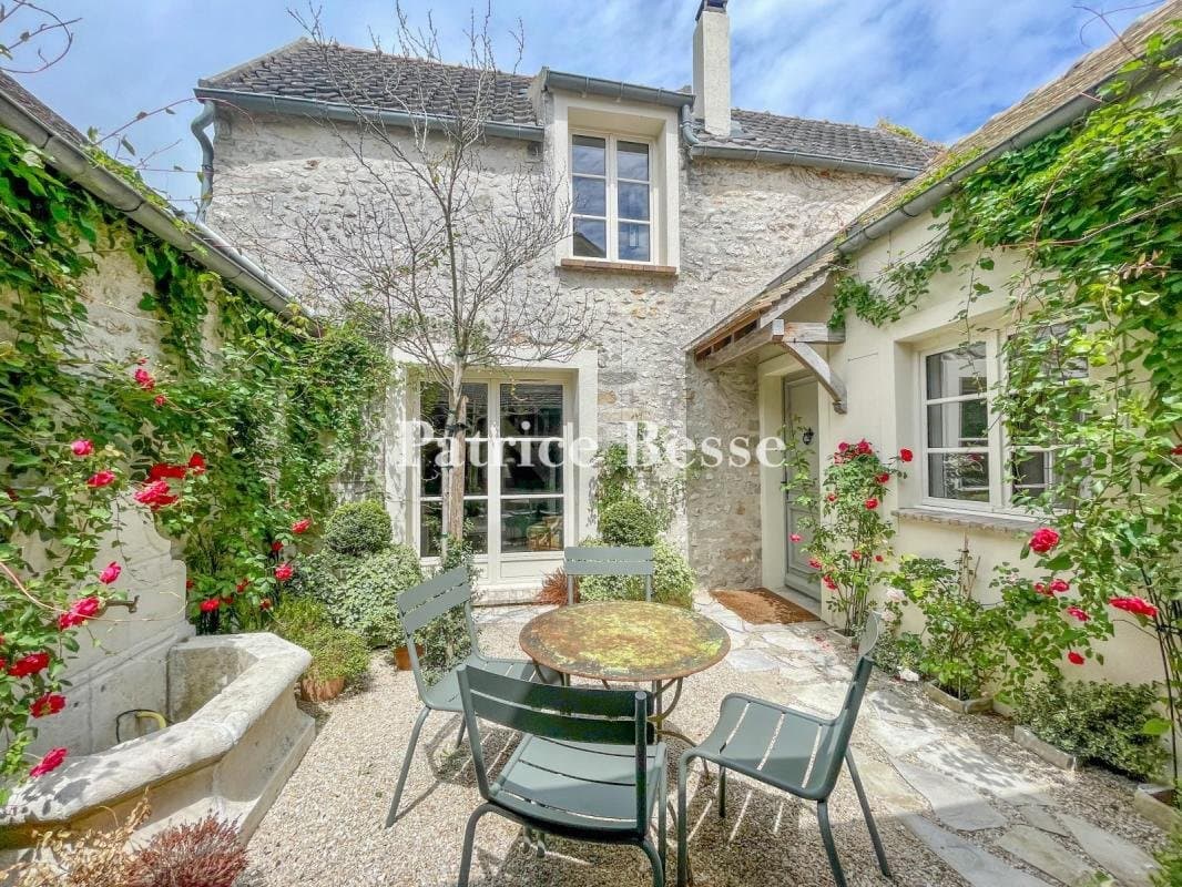 Castles for sale in Essonne