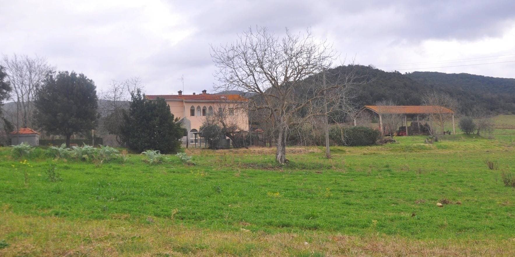 Charming Farmhouse With Barn And Annex Near The Castle Of Querceto — in Italy
