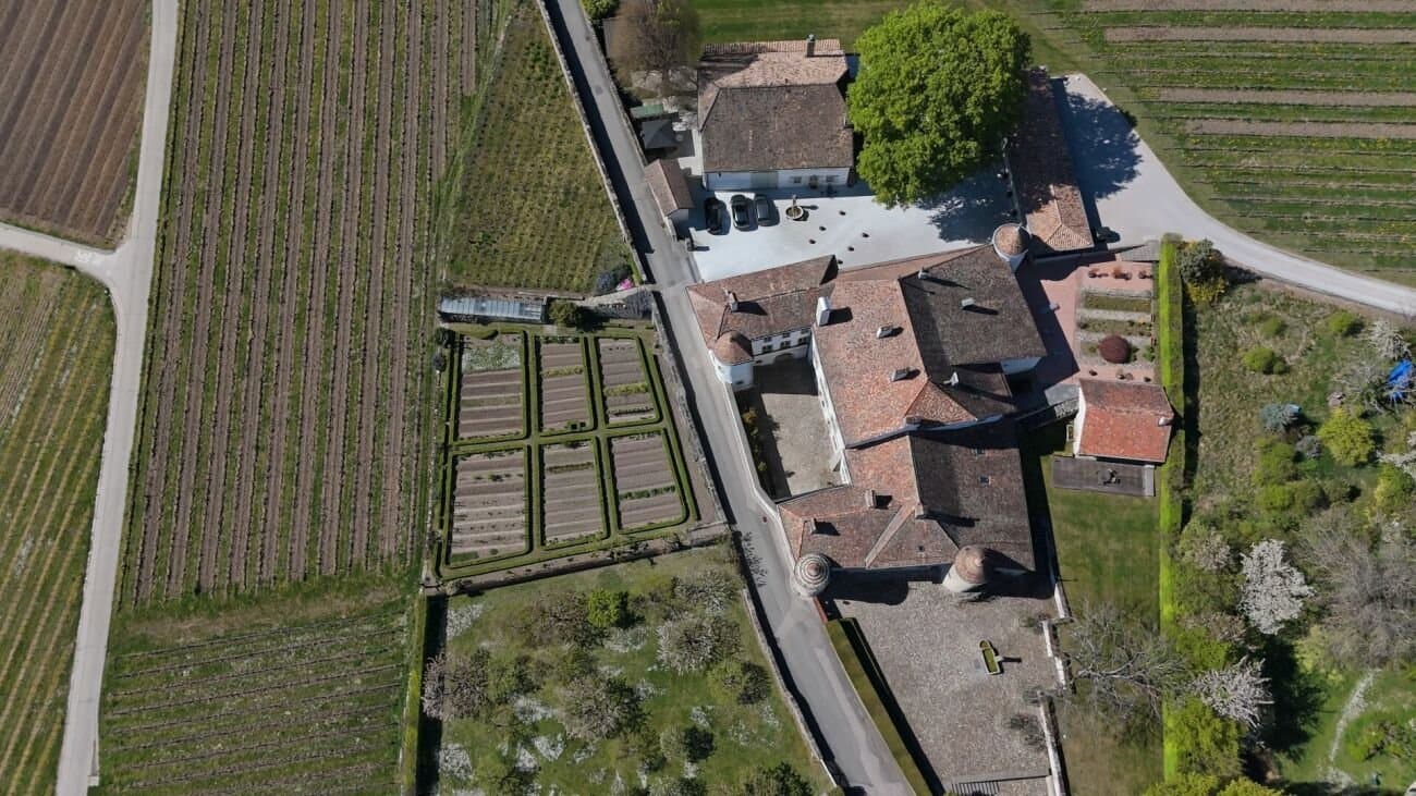Historic Château With Magnificent Views Over Lake Geneva 2