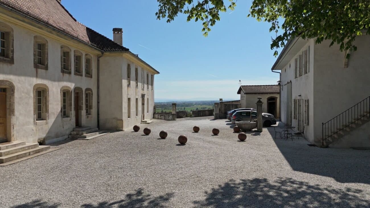Historic Château With Magnificent Views Over Lake Geneva 3