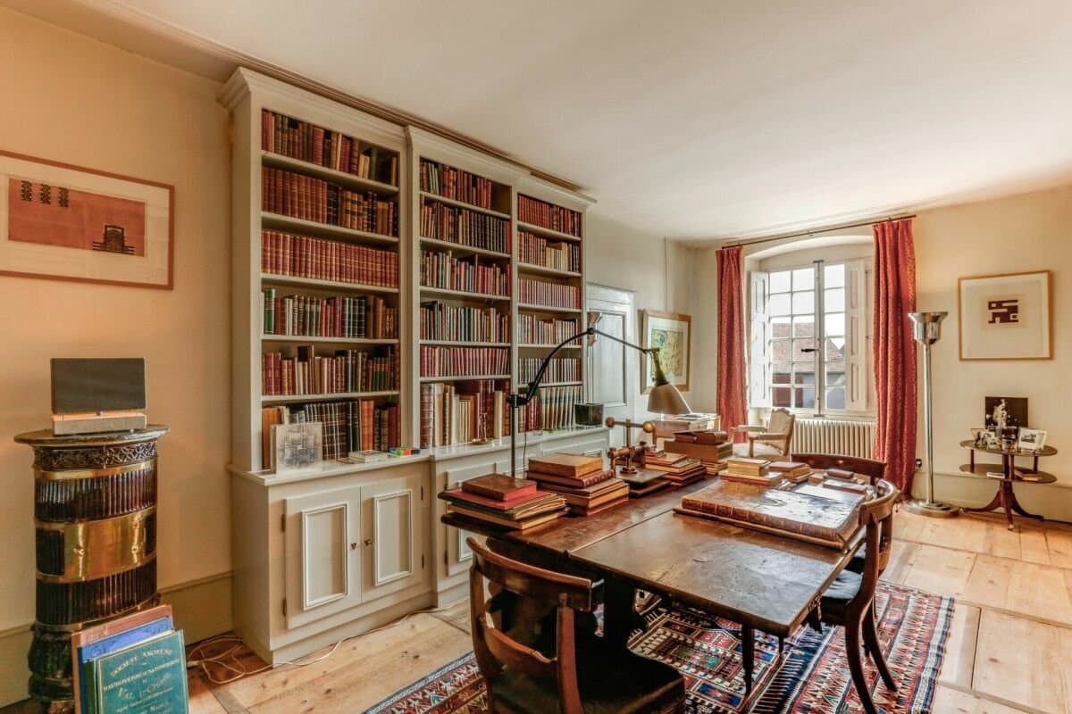 Historic Château With Magnificent Views Over Lake Geneva 4