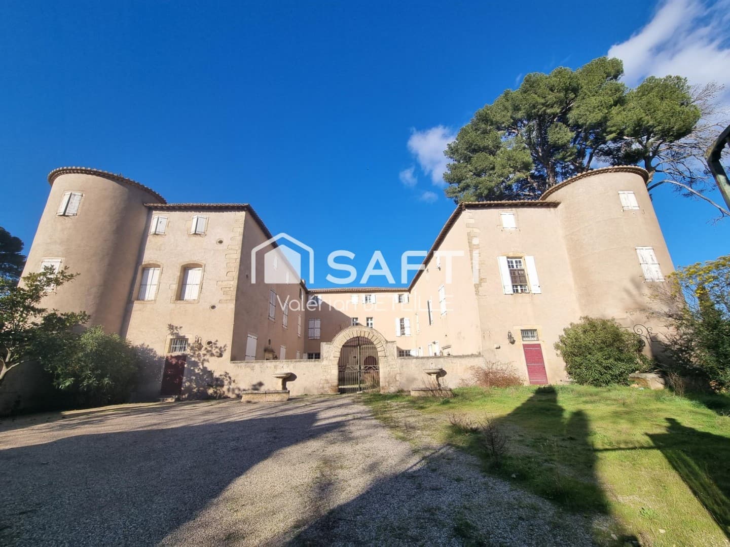 Historic 17th Century Château With Immense Potential — Château for sale in Languedoc, France