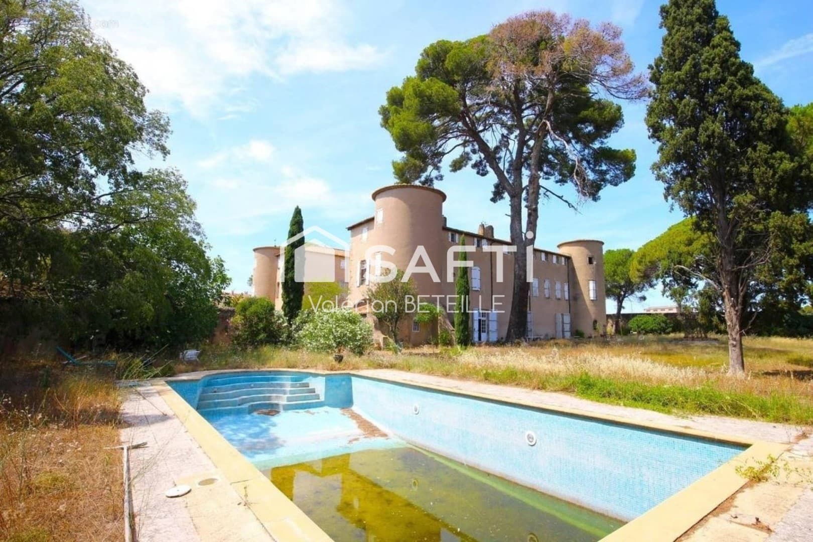 Historic 17th Century Château With Immense Potential 2