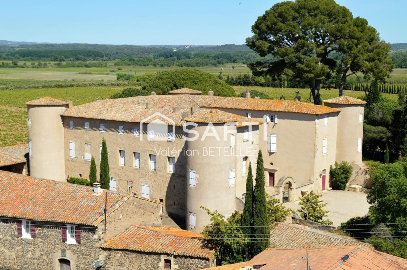 Historic 17th Century Château With Immense Potential 4