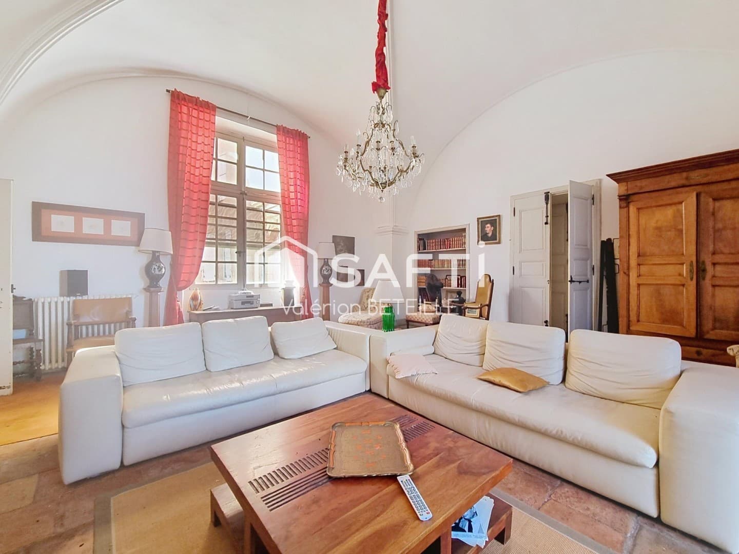 Historic 17th Century Château With Immense Potential 5