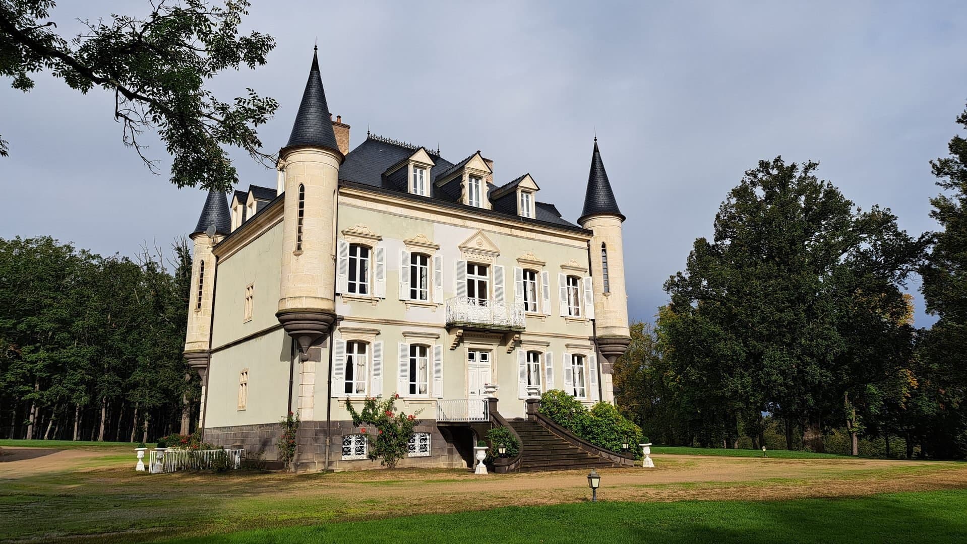 Stunning Neo Renaissance Château With Outbuildings And 30 Hectares — Château for sale in Auvergne-Rhône-Alpes, France
