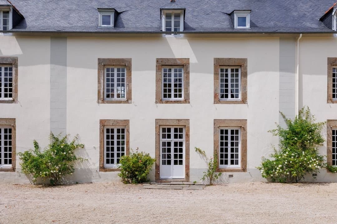 Elegant 17th Century Manor With 10 Suites And Enclosed Park 2