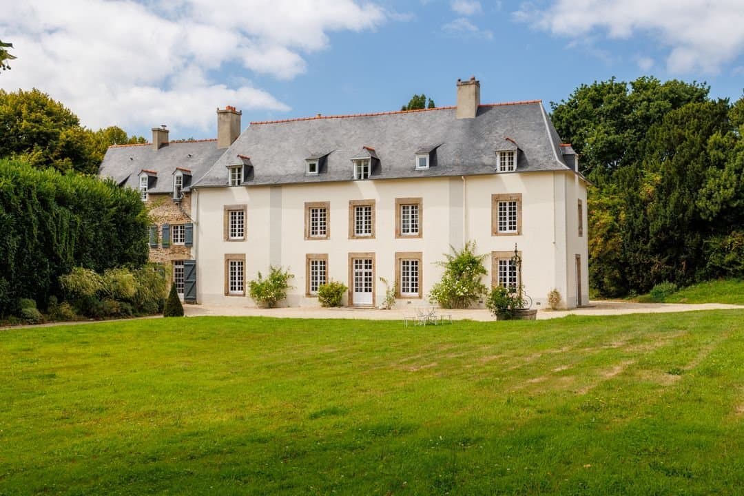 Elegant 17th Century Manor With 10 Suites And Enclosed Park 4