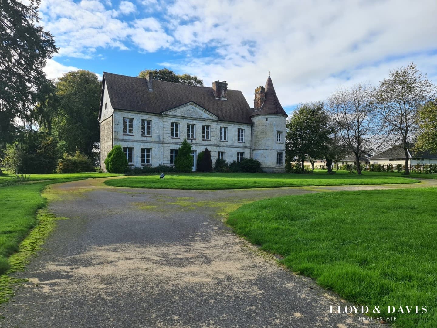 Historic 16th Century Castle with 7 Bedrooms 3