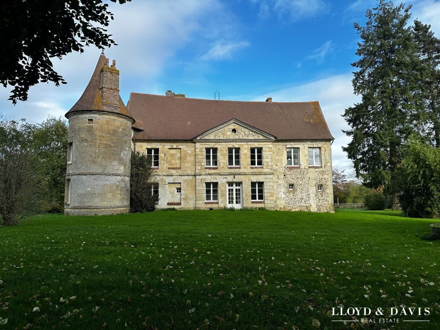 Historic 16th Century Castle with 7 Bedrooms 4