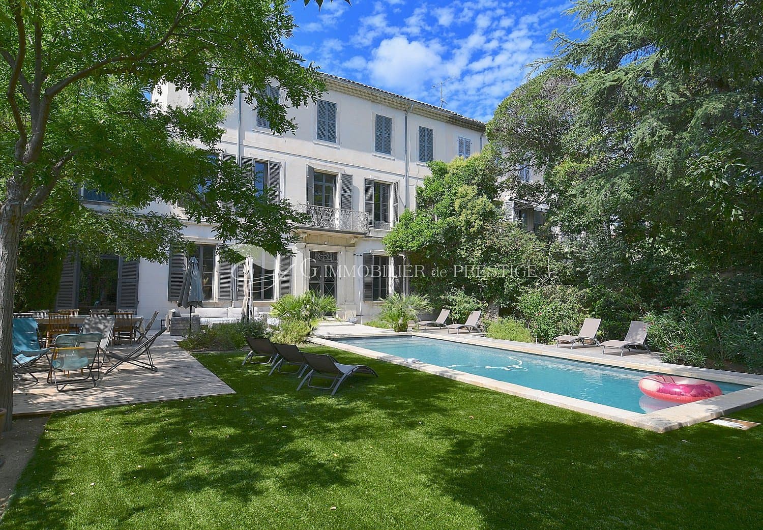 Elegant 19th Century Mansion With Heated Pool in Carpentras