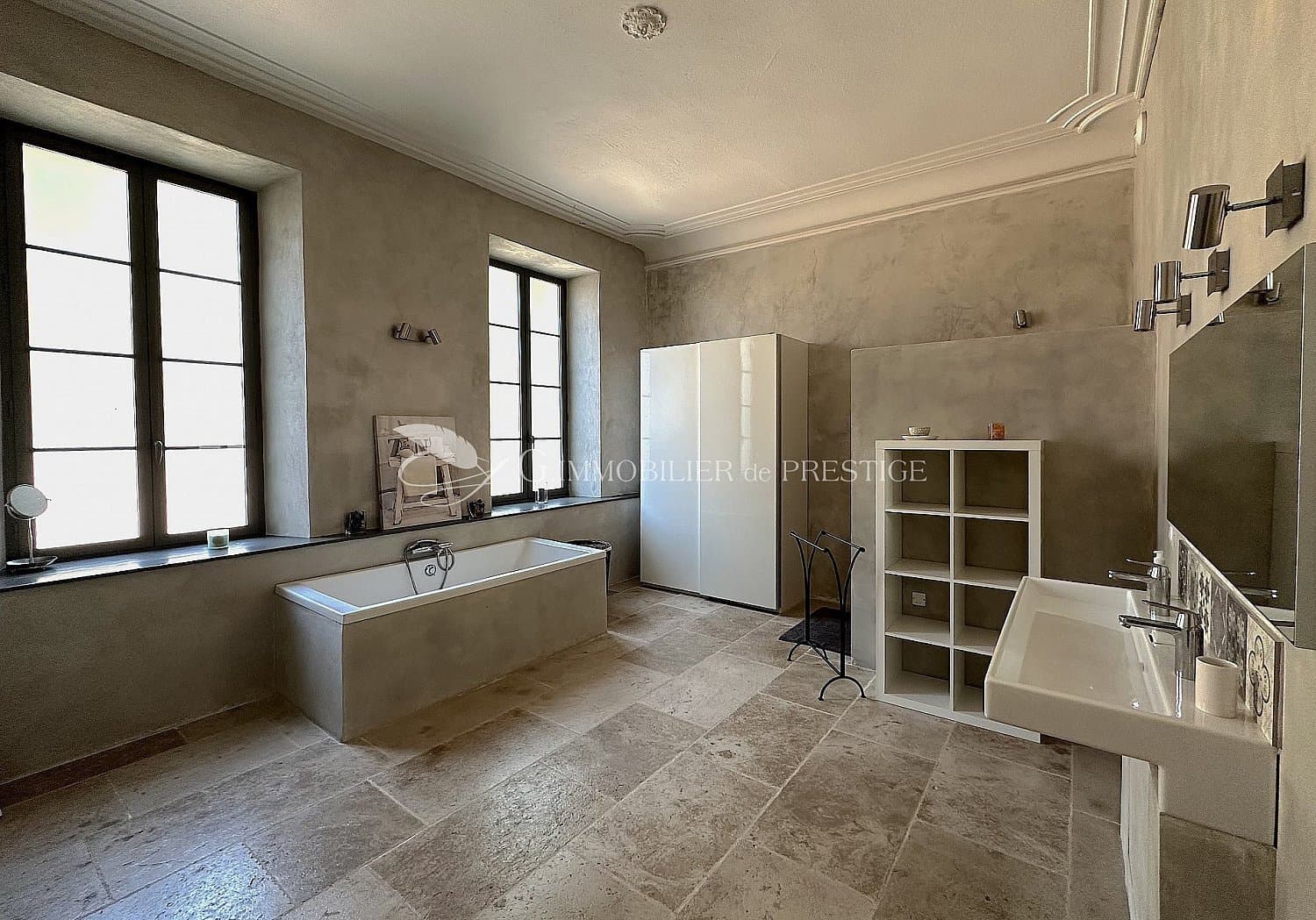 Elegant 19th Century Mansion With Heated Pool in Carpentras 4