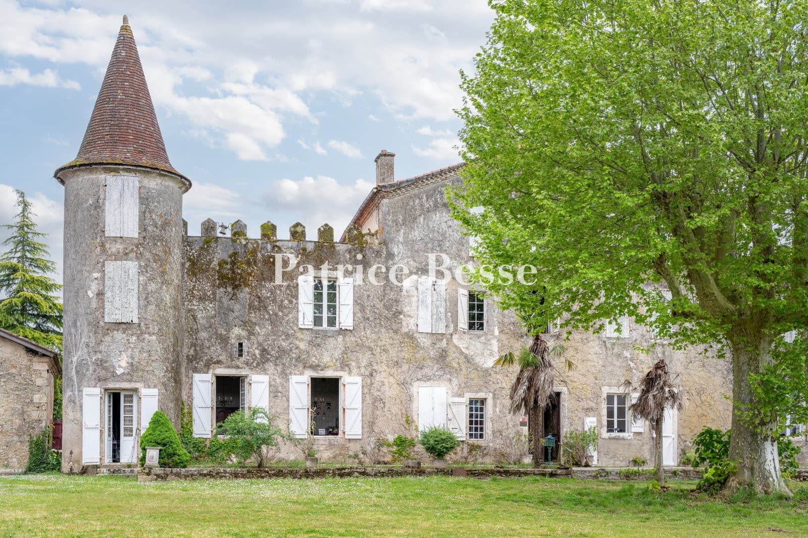 17th Century Castle With Outbuildings Near Labastide d'Armagnac