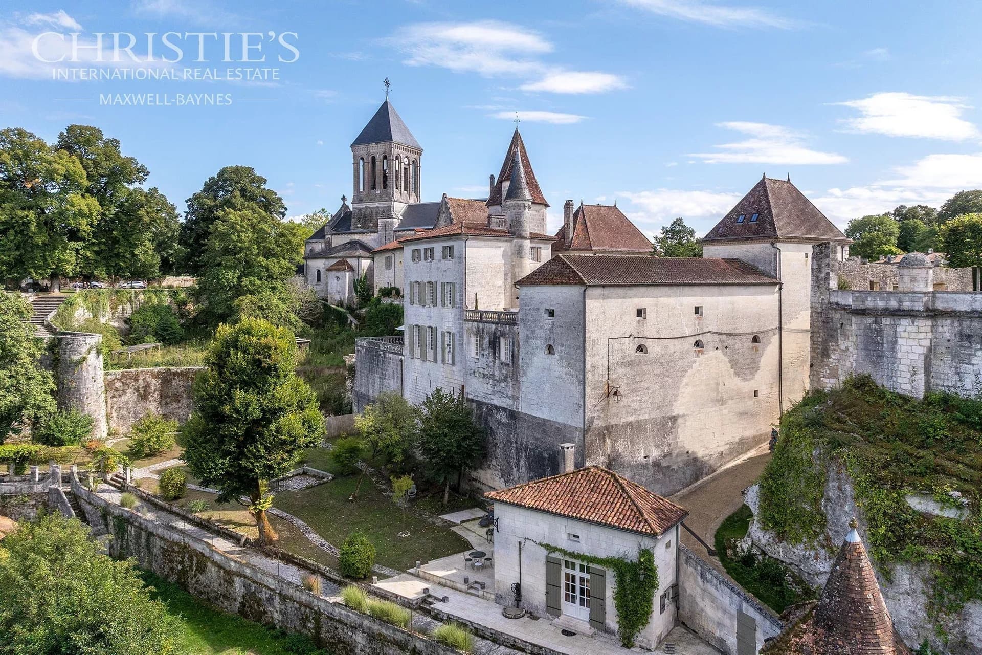 Historic 15th Century Château With 15 Bedrooms And Panoramic Countryside Views 2