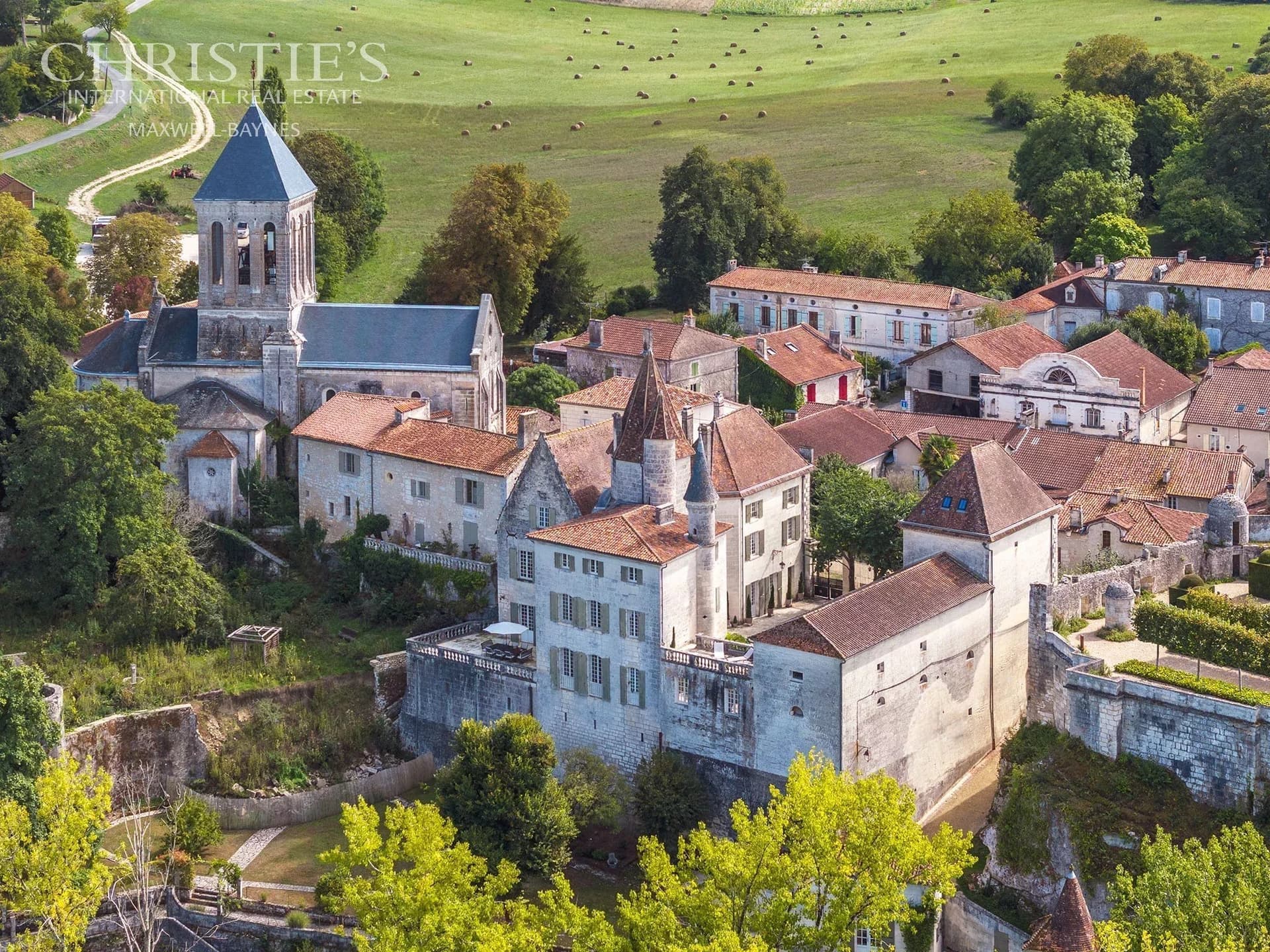 Historic 15th Century Château With 15 Bedrooms And Panoramic Countryside Views 3