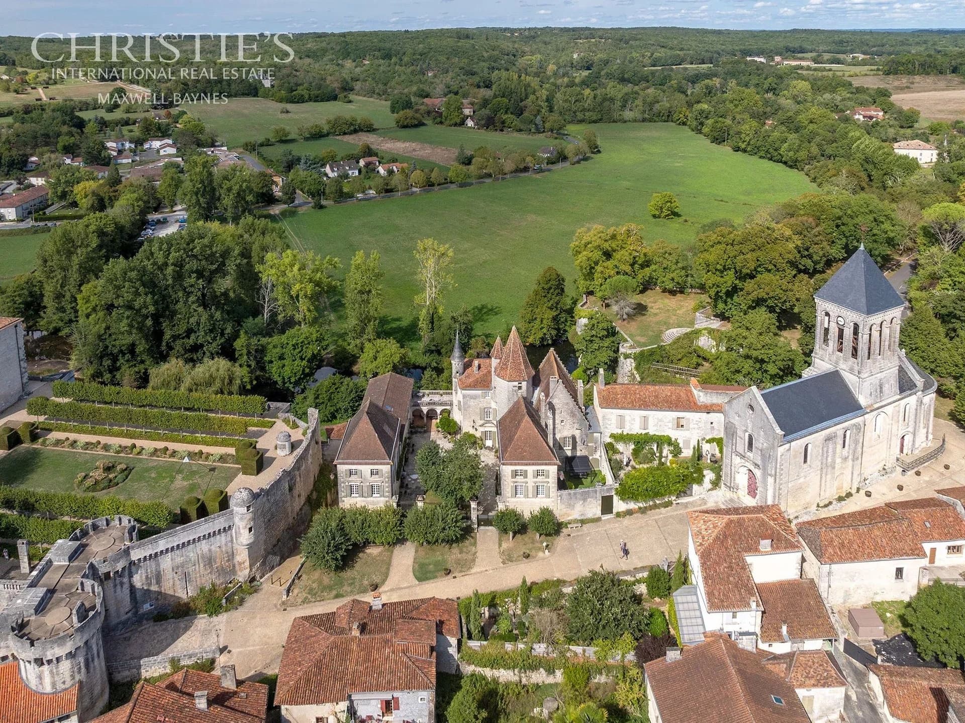 Historic 15th Century Château With 15 Bedrooms And Panoramic Countryside Views 5
