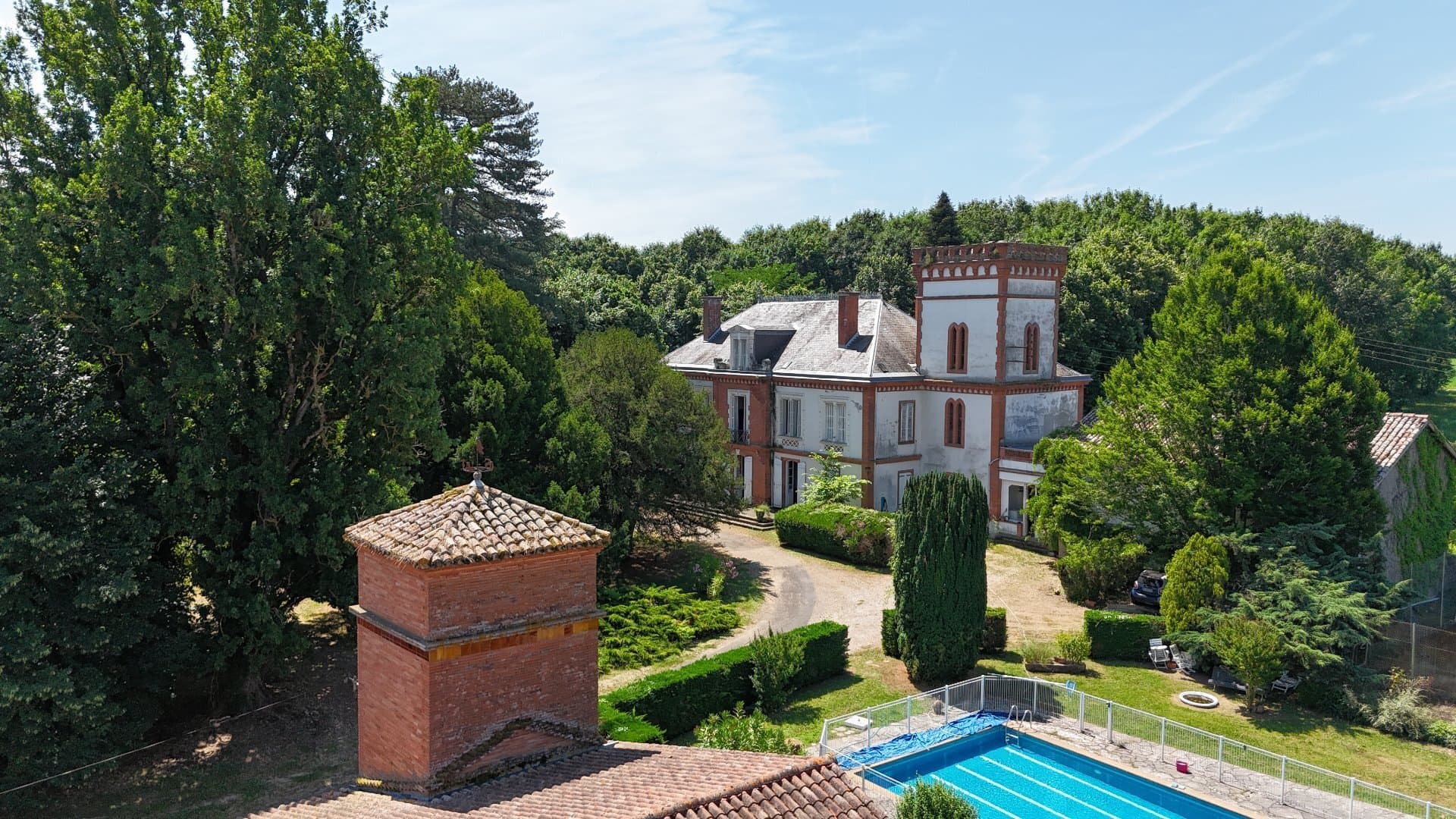 Exceptional Château With Orangery And Event Hosting Potential 3