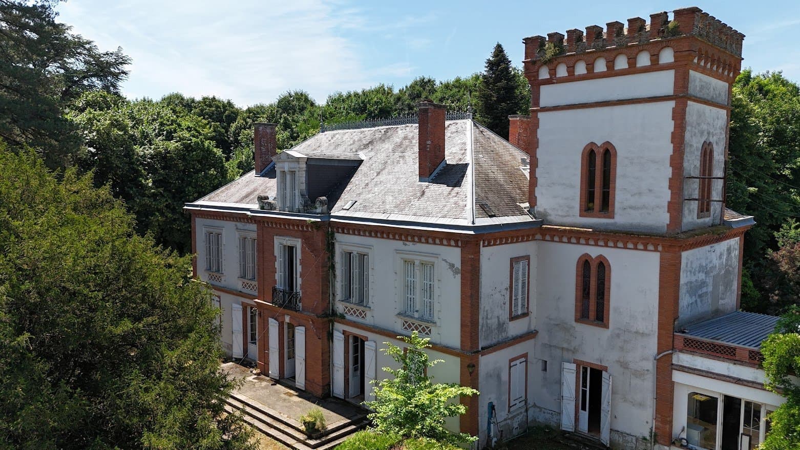 Exceptional Château With Orangery And Event Hosting Potential 5