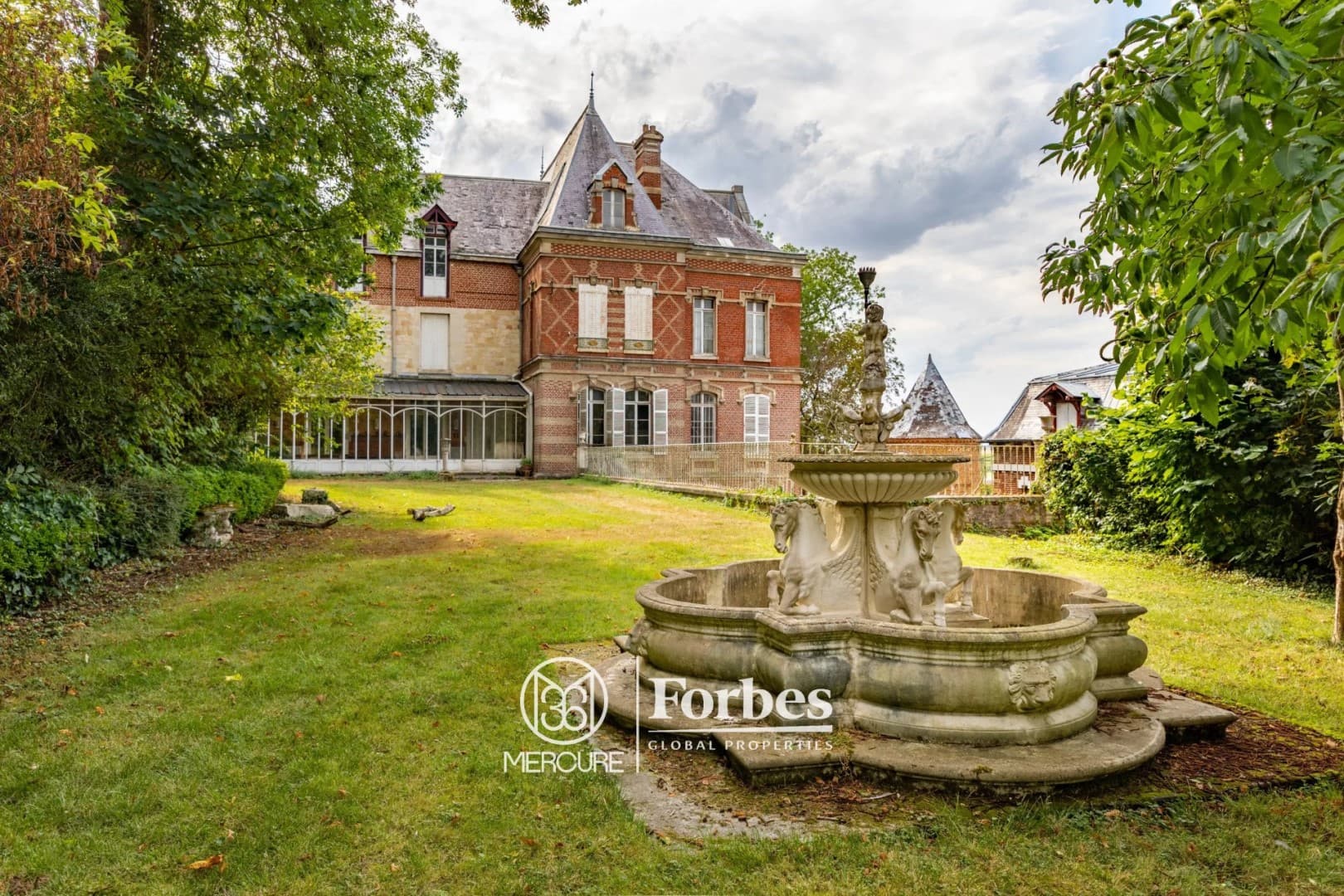 Historic Castle with 8 Bedrooms and Expansive Park 3
