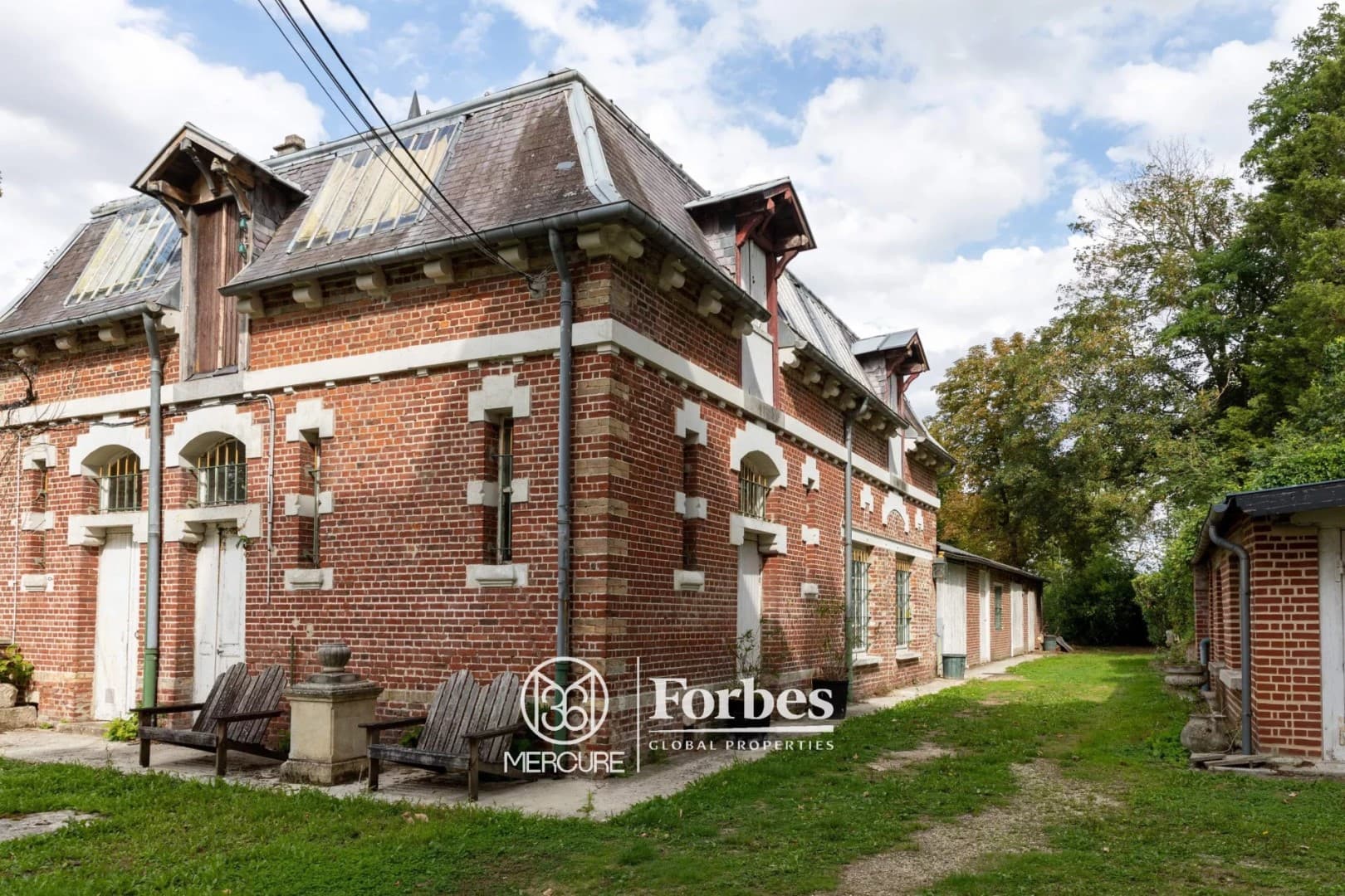 Historic Castle with 8 Bedrooms and Expansive Park 5