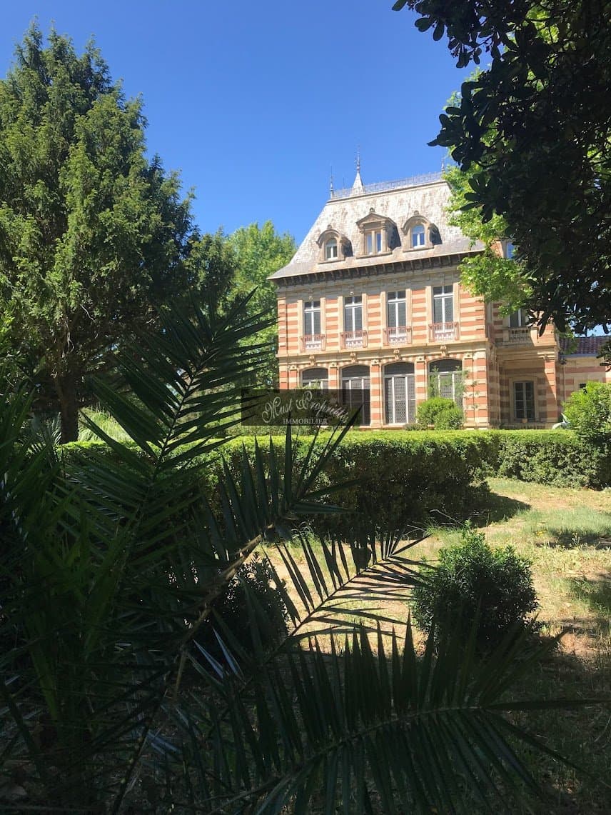 Elegant Castle With 5 Apartments And Swimming Pool On 4.5 Hectares