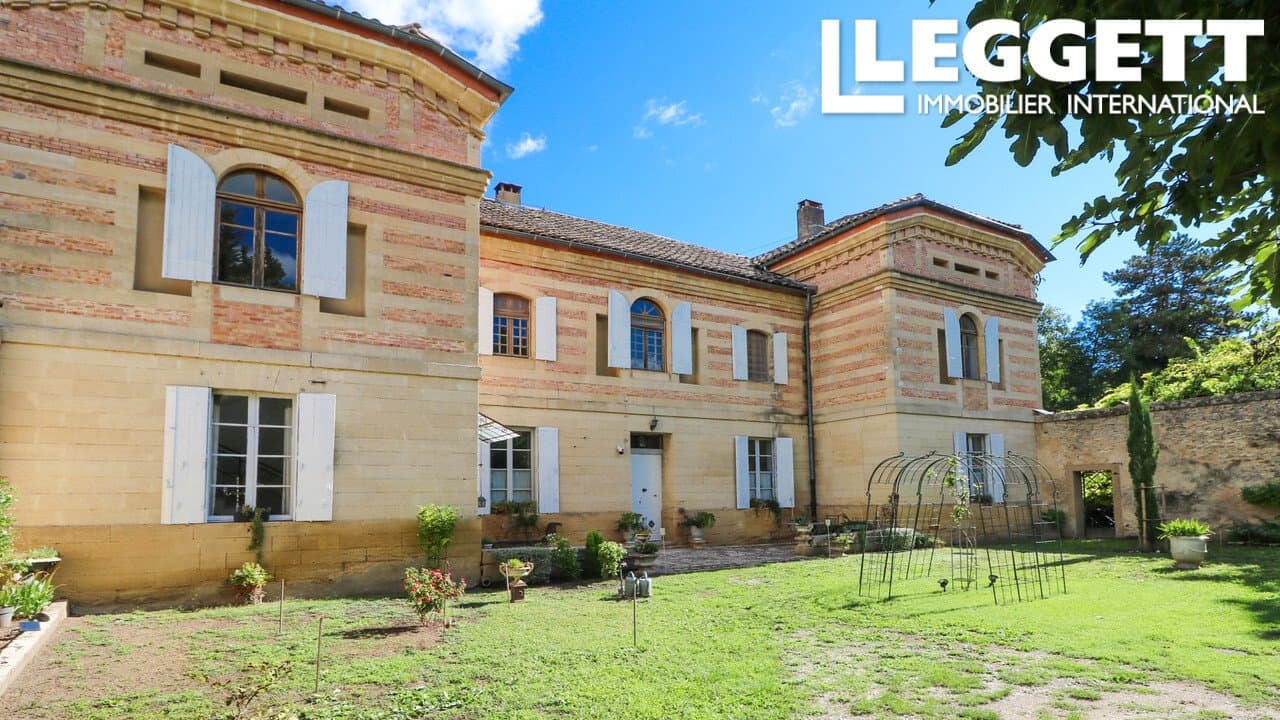 Exceptional 19th Century Mansion With Riverside Park — in France