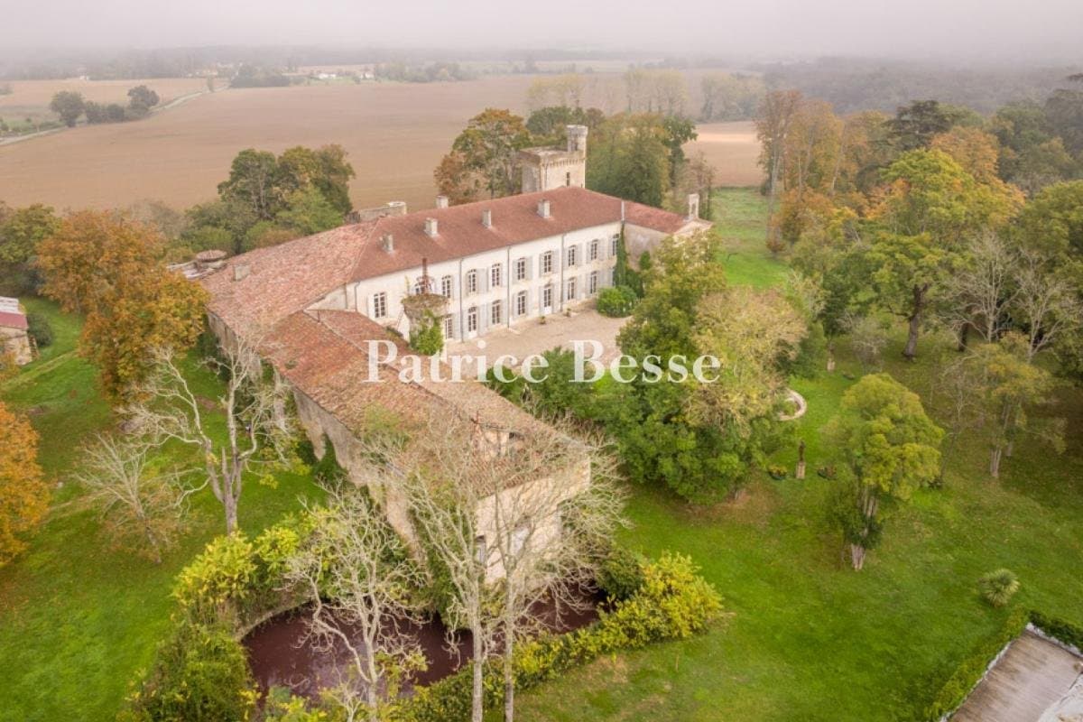 Historic Château With 1,200 Sqm Floor Area And 14 Hectares Of Grounds 2