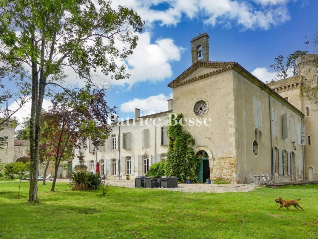Historic Château With 1,200 Sqm Floor Area And 14 Hectares Of Grounds 5