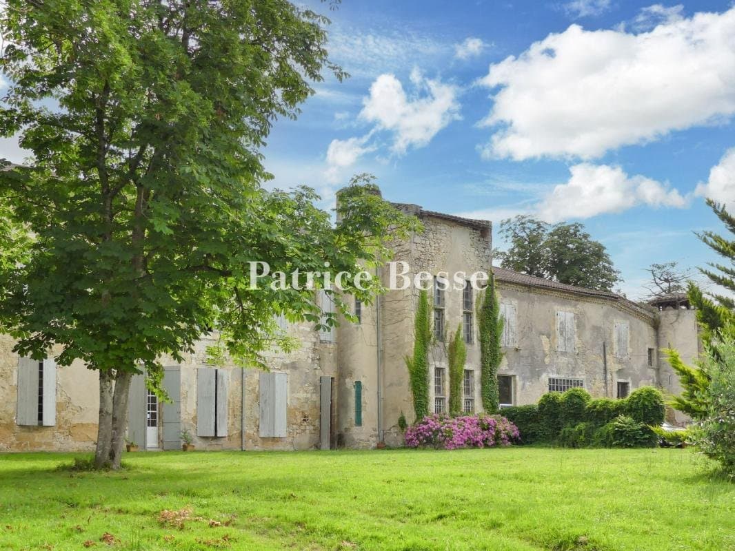 Historic Château With 1,200 Sqm Floor Area And 14 Hectares Of Grounds 5