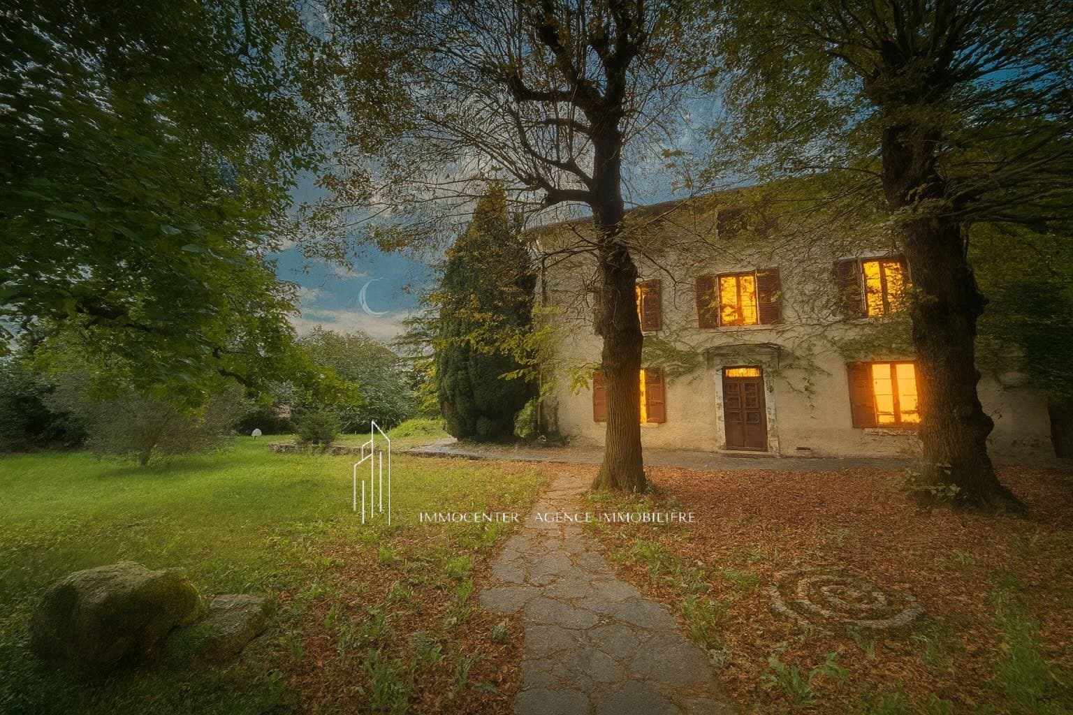 Spacious Character Property with Pool in a 6000 m² Park