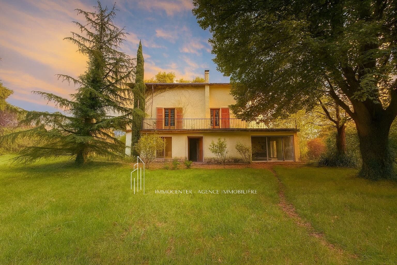 Spacious Character Property with Pool in a 6000 m² Park 2