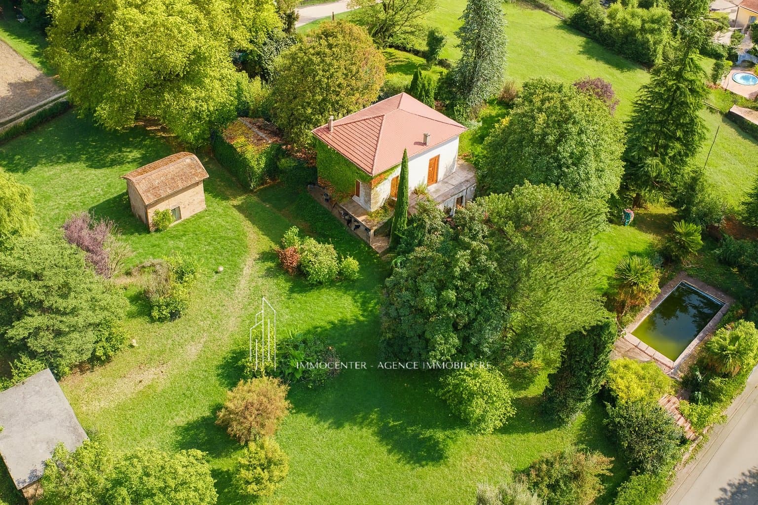 Spacious Character Property with Pool in a 6000 m² Park 3