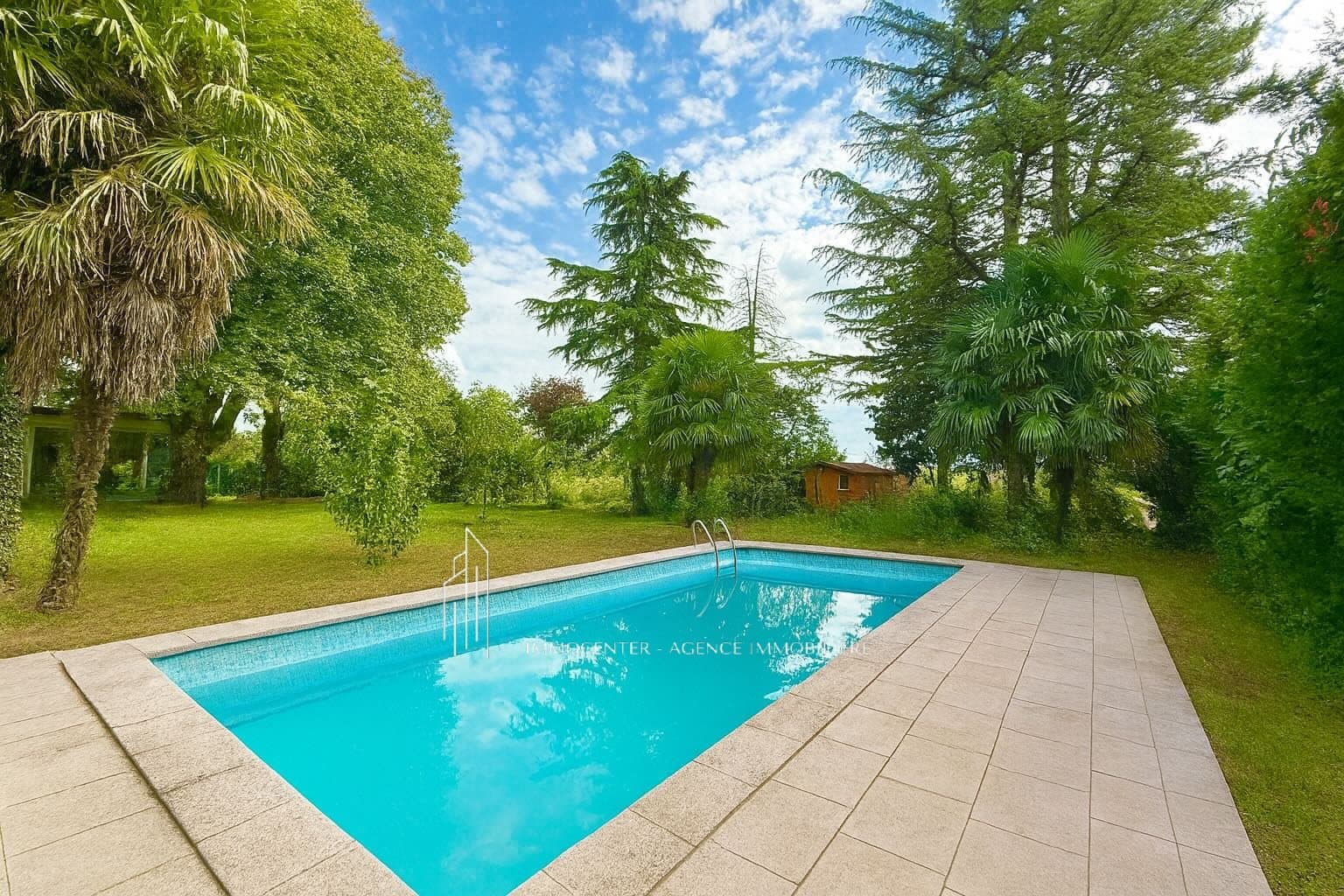 Spacious Character Property with Pool in a 6000 m² Park 5