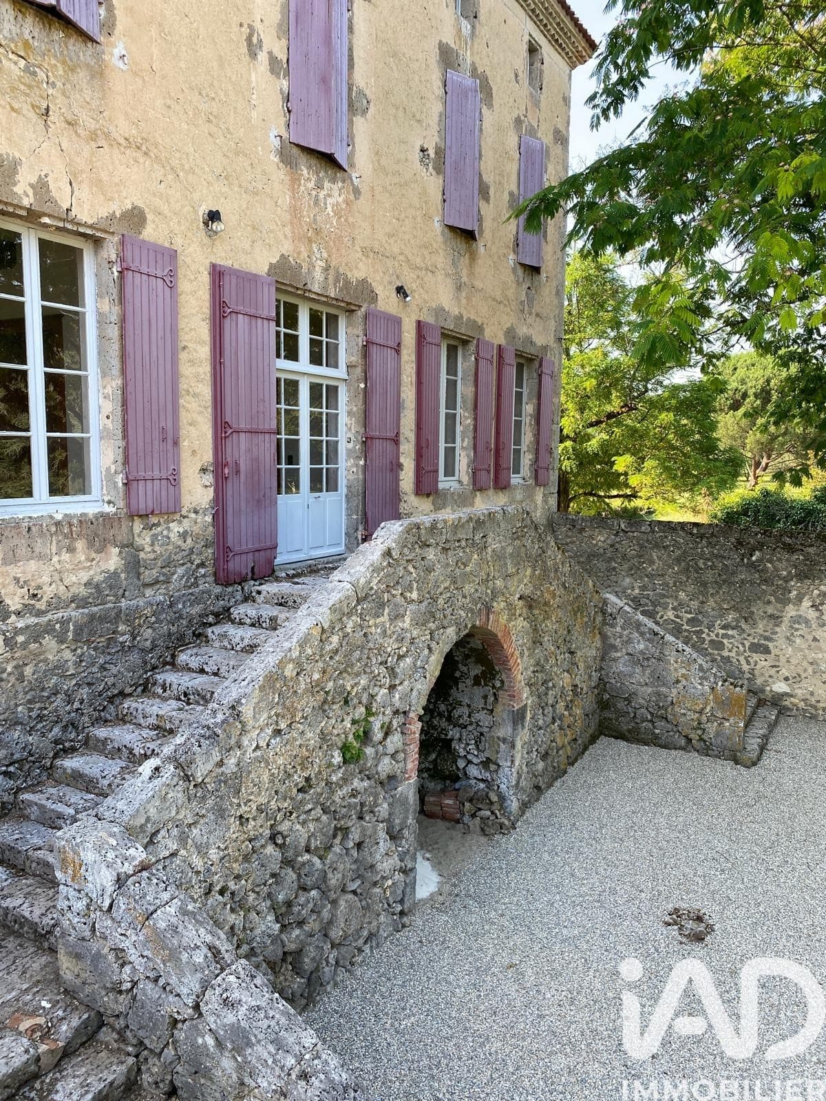 Elegant Castle with Swimming Pool and 10 Bedrooms 4