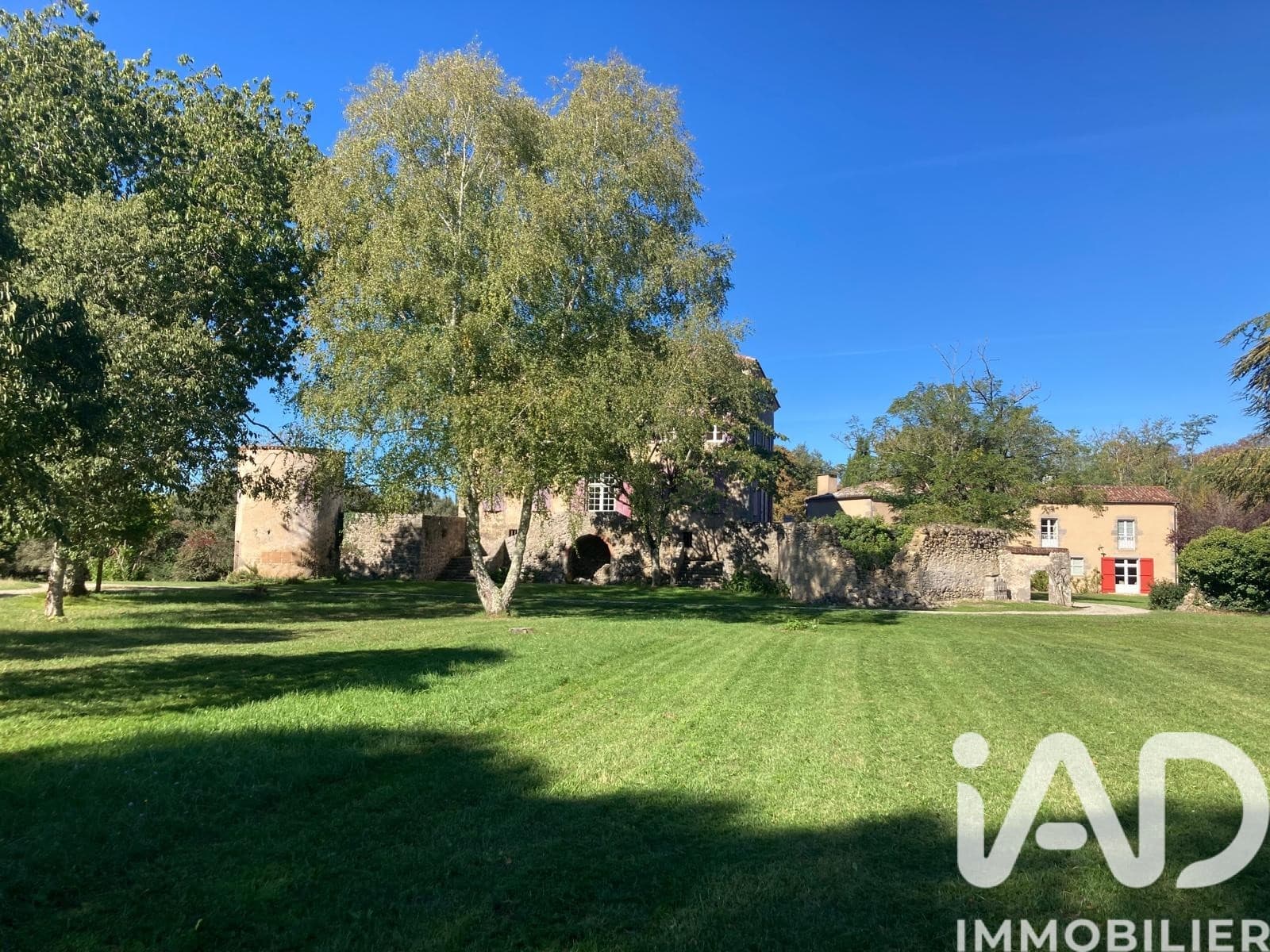 Elegant Castle with Swimming Pool and 10 Bedrooms 5