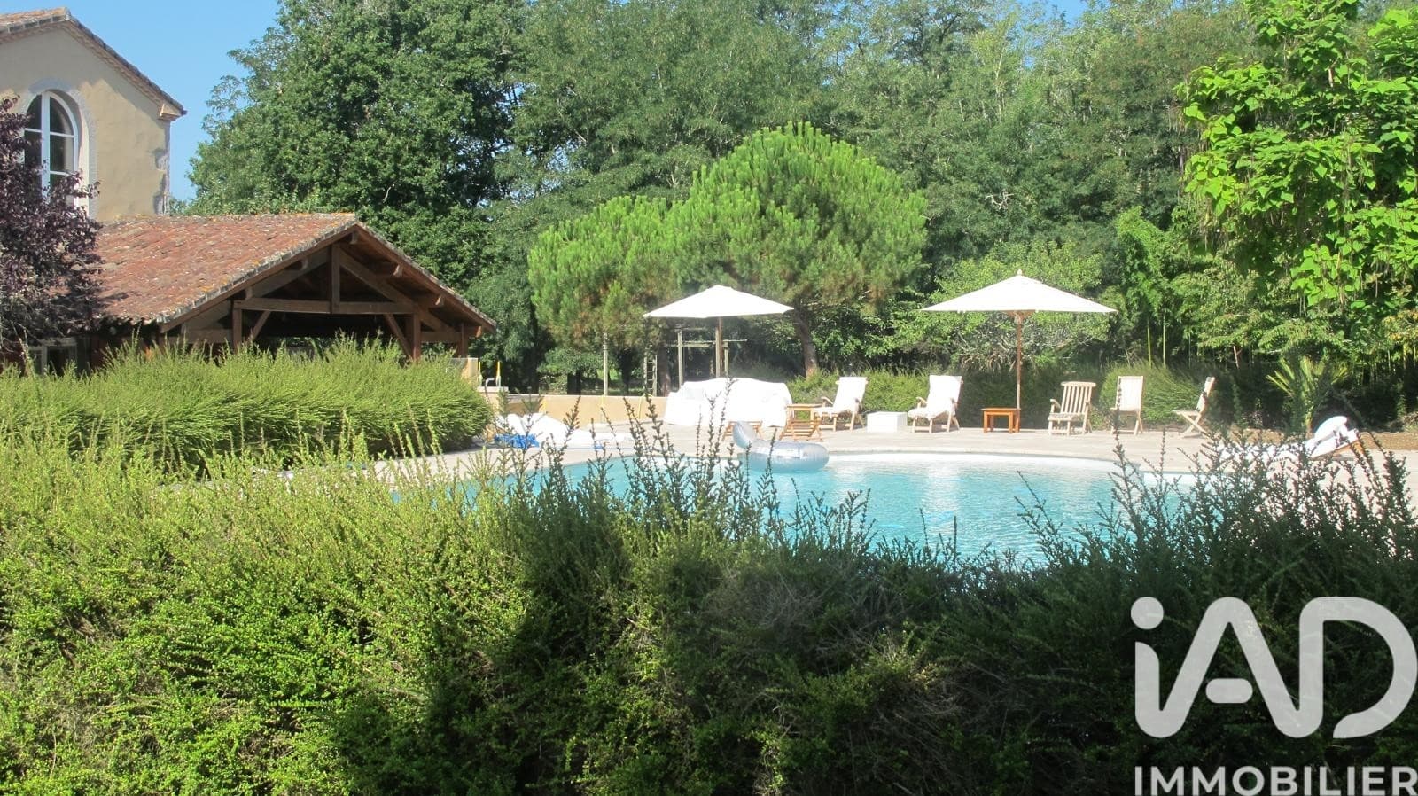Elegant Castle with Swimming Pool and 10 Bedrooms 2