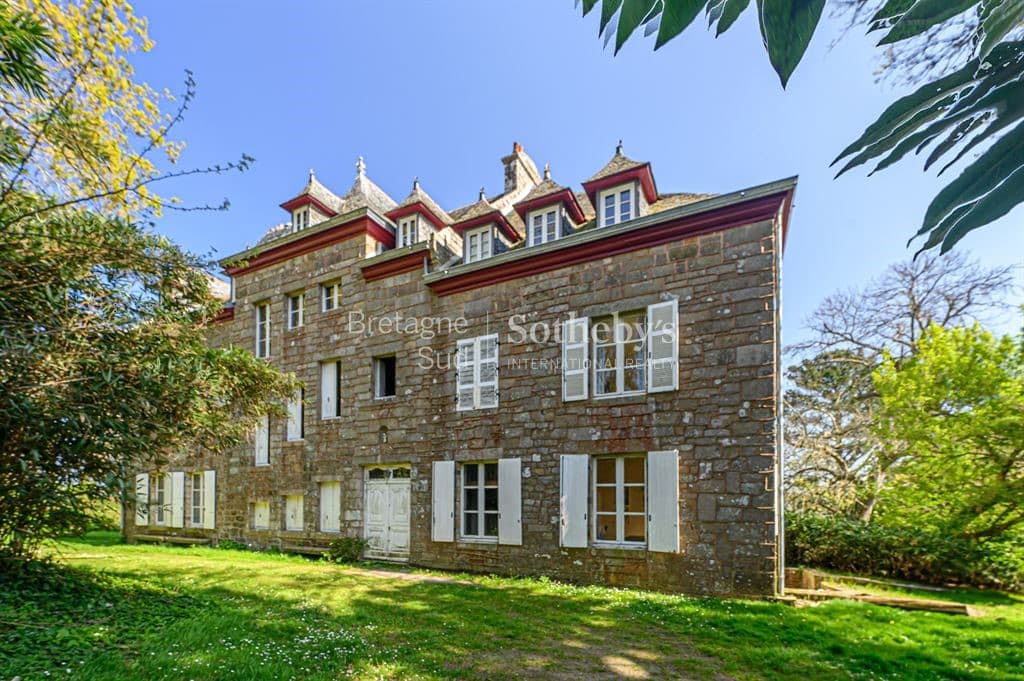 Stunning 1924 Manor House With Breathtaking Sea Views — Manor House for sale in Brittany, France
